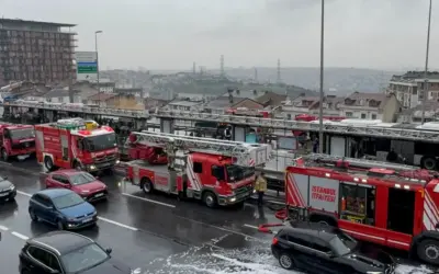 Perpa durağında metrobüs yangını